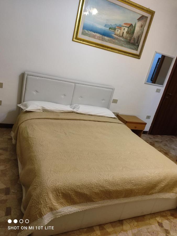 The Caponi Bros Bed & Breakfast Mestre Luaran gambar