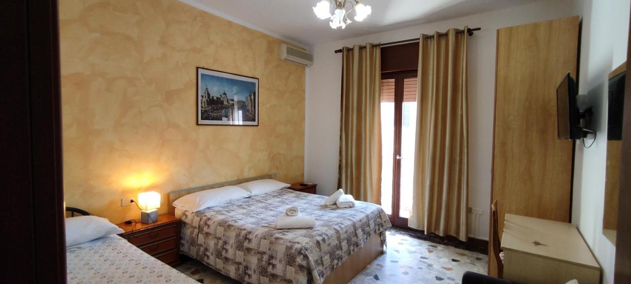 The Caponi Bros Bed & Breakfast Mestre Luaran gambar