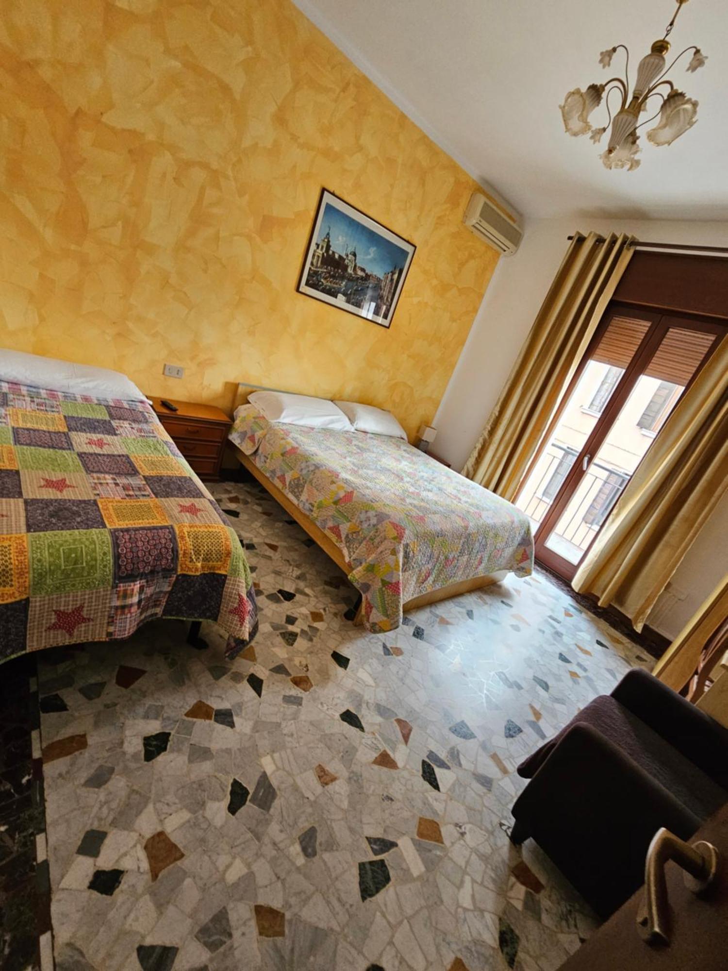 The Caponi Bros Bed & Breakfast Mestre Luaran gambar