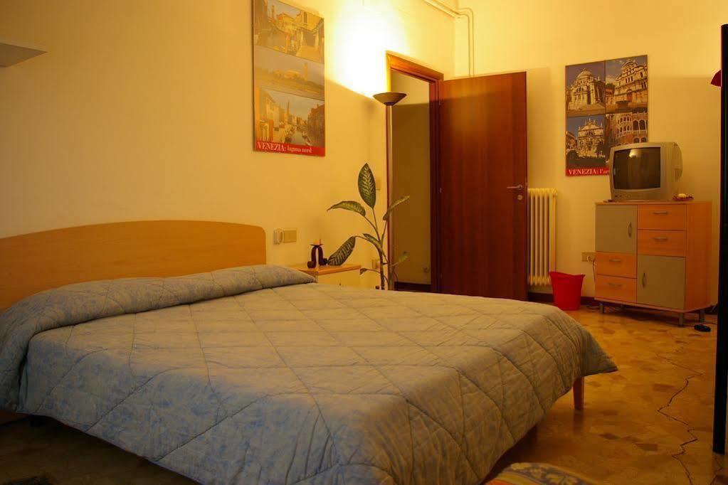 The Caponi Bros Bed & Breakfast Mestre Luaran gambar
